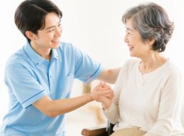 マンツーマンでリハビリを行う様子
